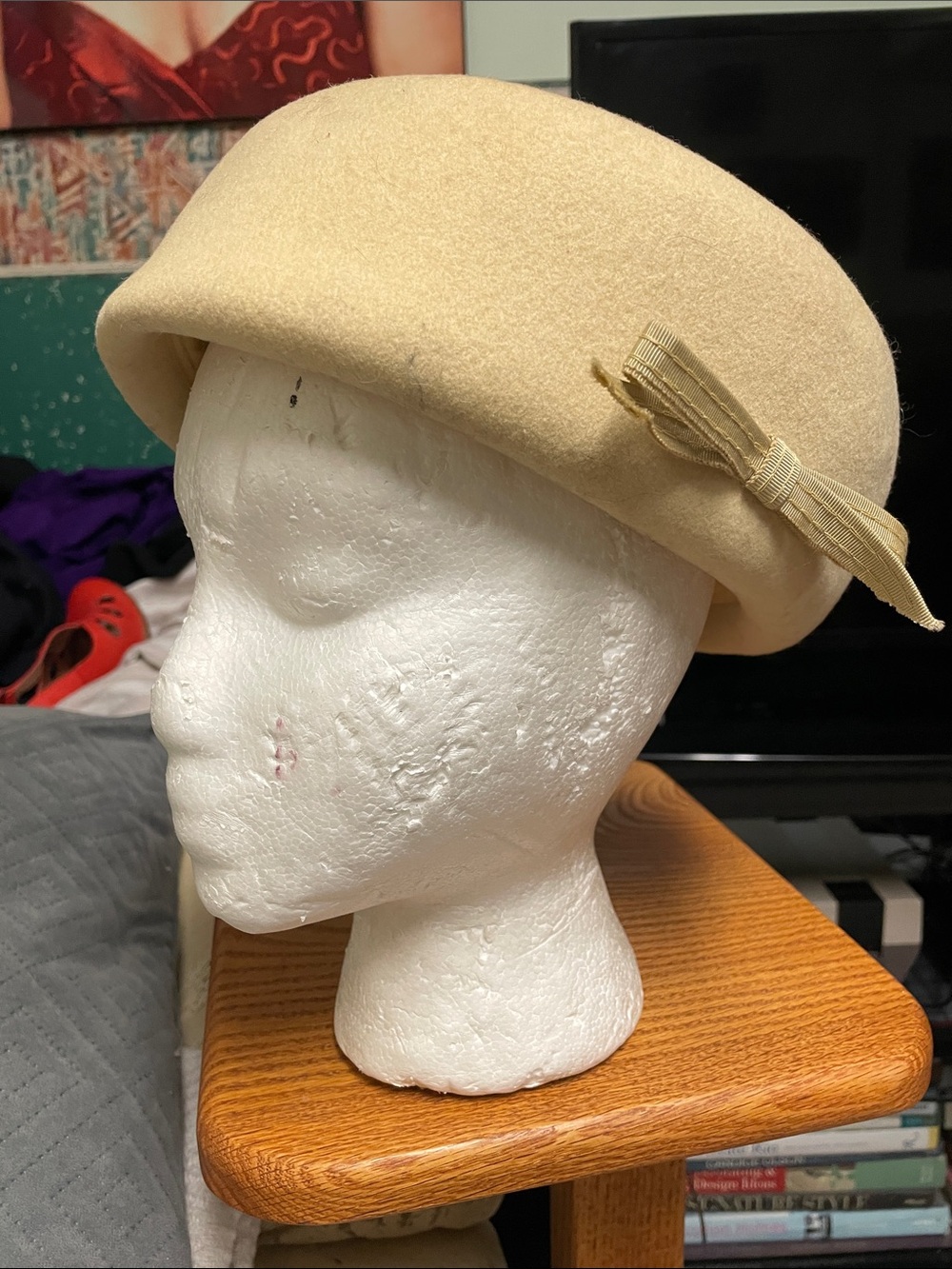 Vintage 50s doeskin felt Classic Cream Wool Cloche Hat with Bow